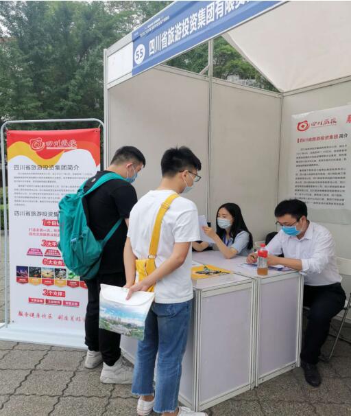 尊龙集团官网集团前往西华大学进行校园招聘活动