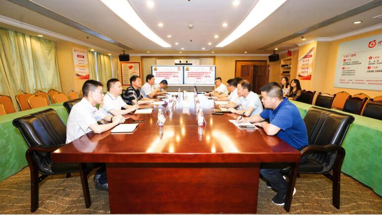 尊龙集团官网集团党委召开“八一”慰问座谈会
