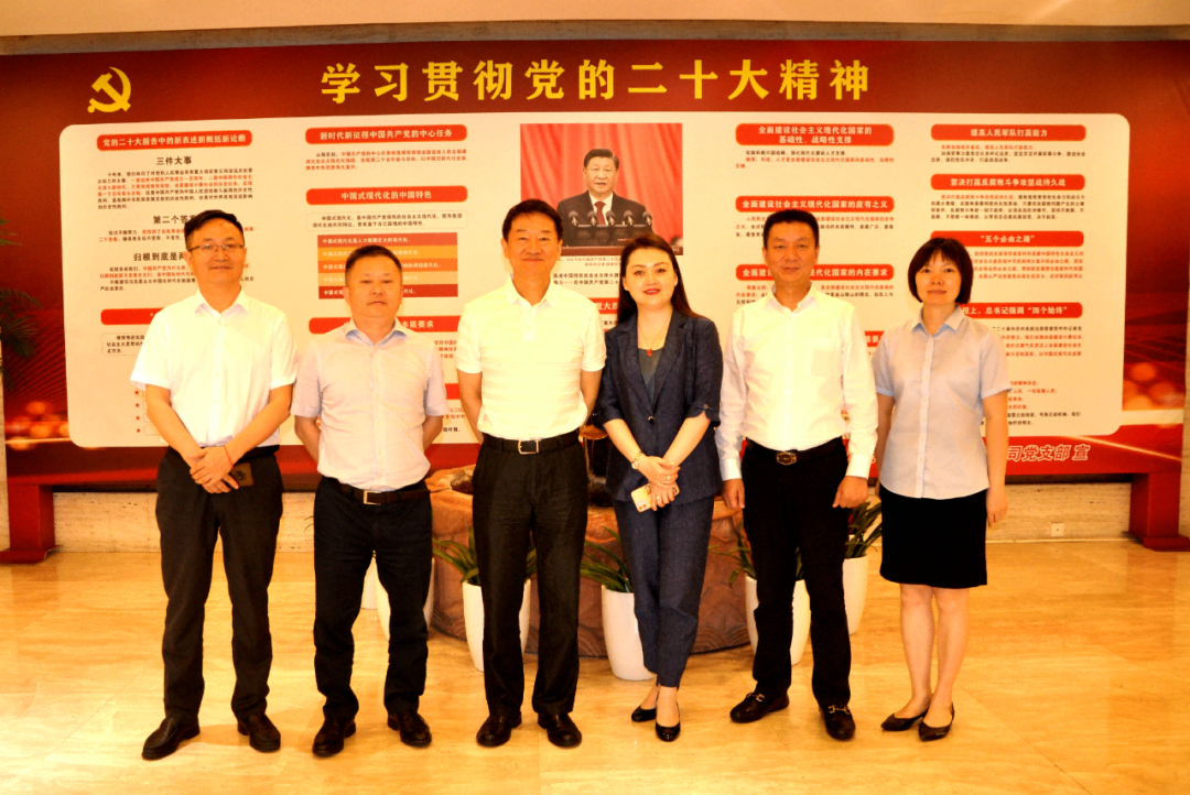 四川尊龙集团官网集团党委书记、董事长任丁调研花圃宾馆