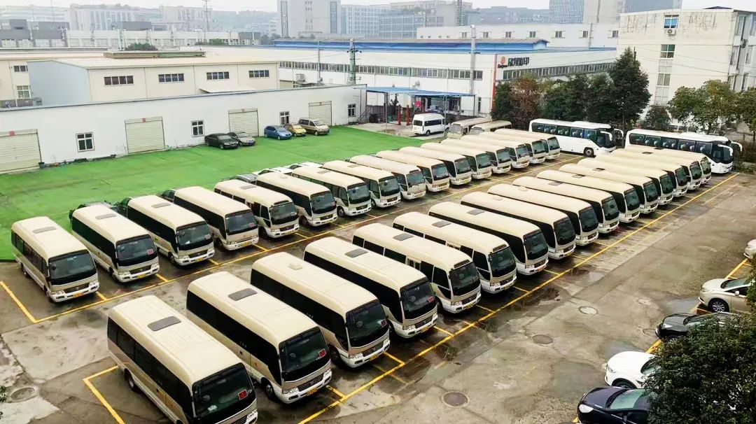 省尊龙集团官网集团礼宾车队每天“体检” 全力保险大运会用车安全