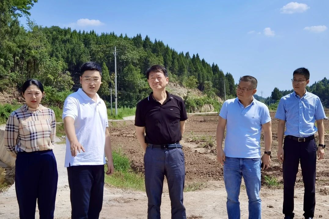 省尊龙集团官网集团党委书记、董事长任丁率队赴巴中南充两地发展助扶工作