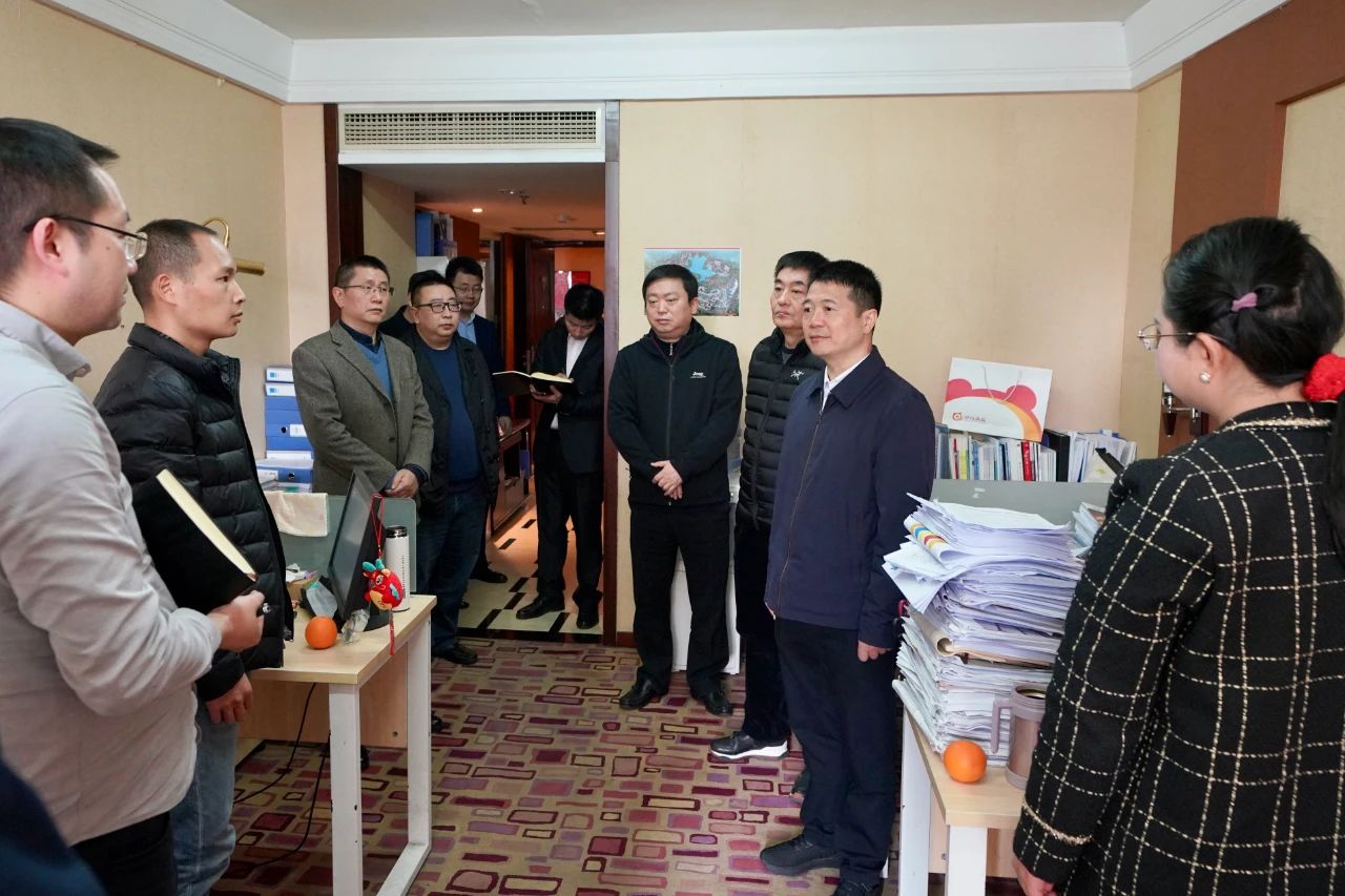 迎新春，鼓劲头，开新局！省尊龙集团官网集团辅导班子慰问总部干部员工