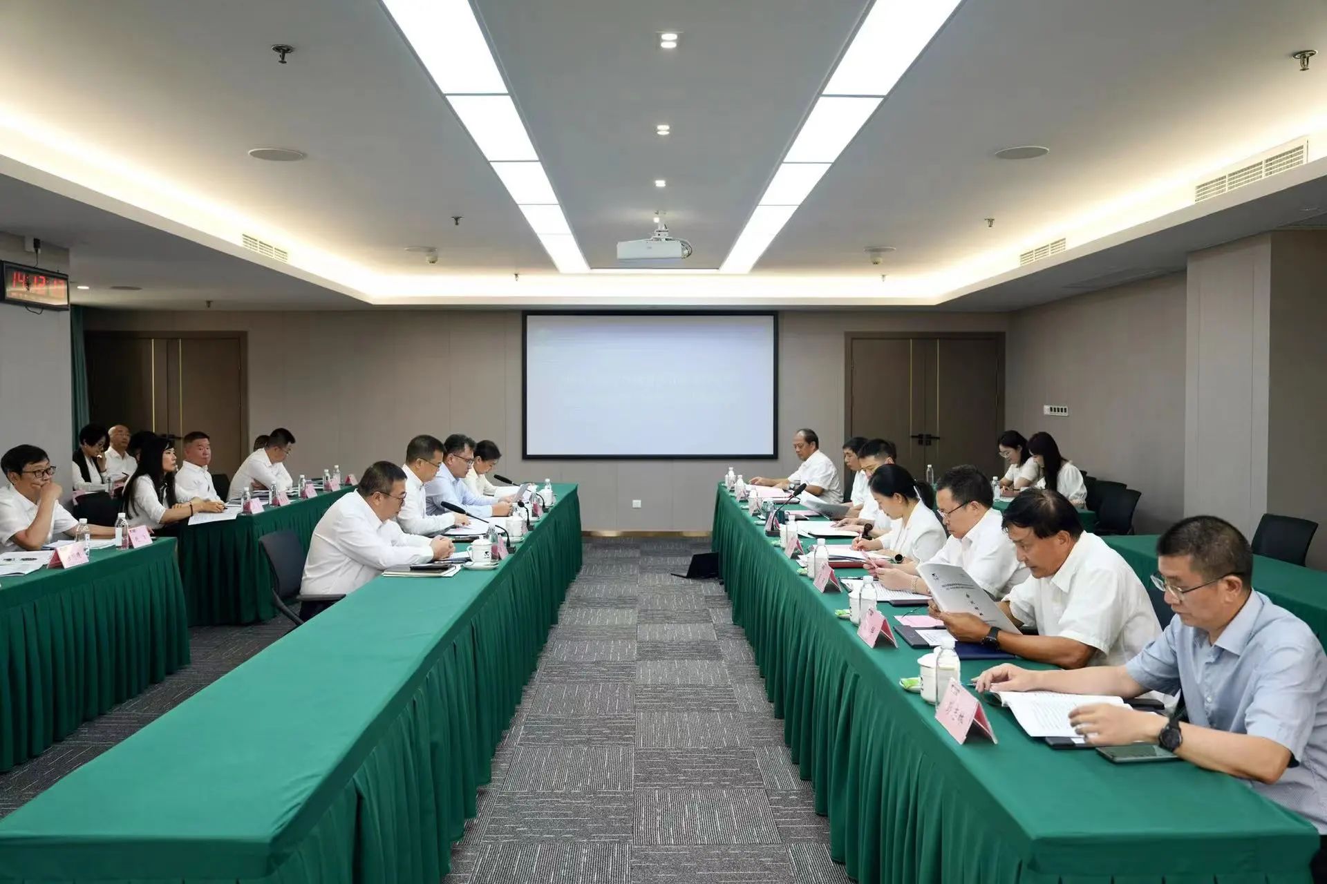 省尊龙集团官网集团召开2023年度经理层向董事会述职汇报会