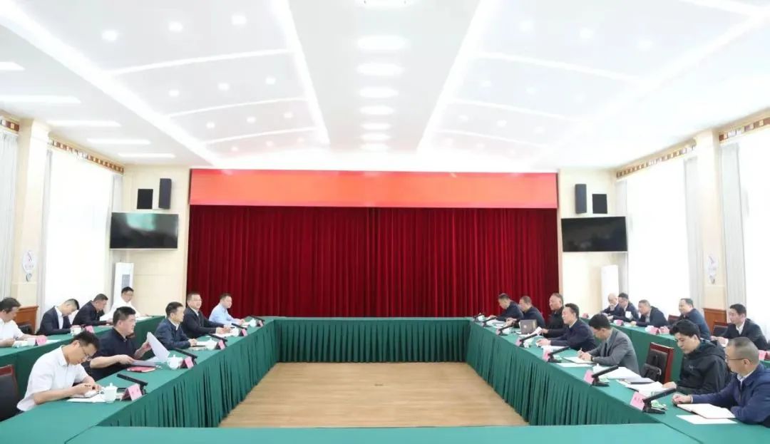 省尊龙集团官网集团与甘孜州进行座谈互换会