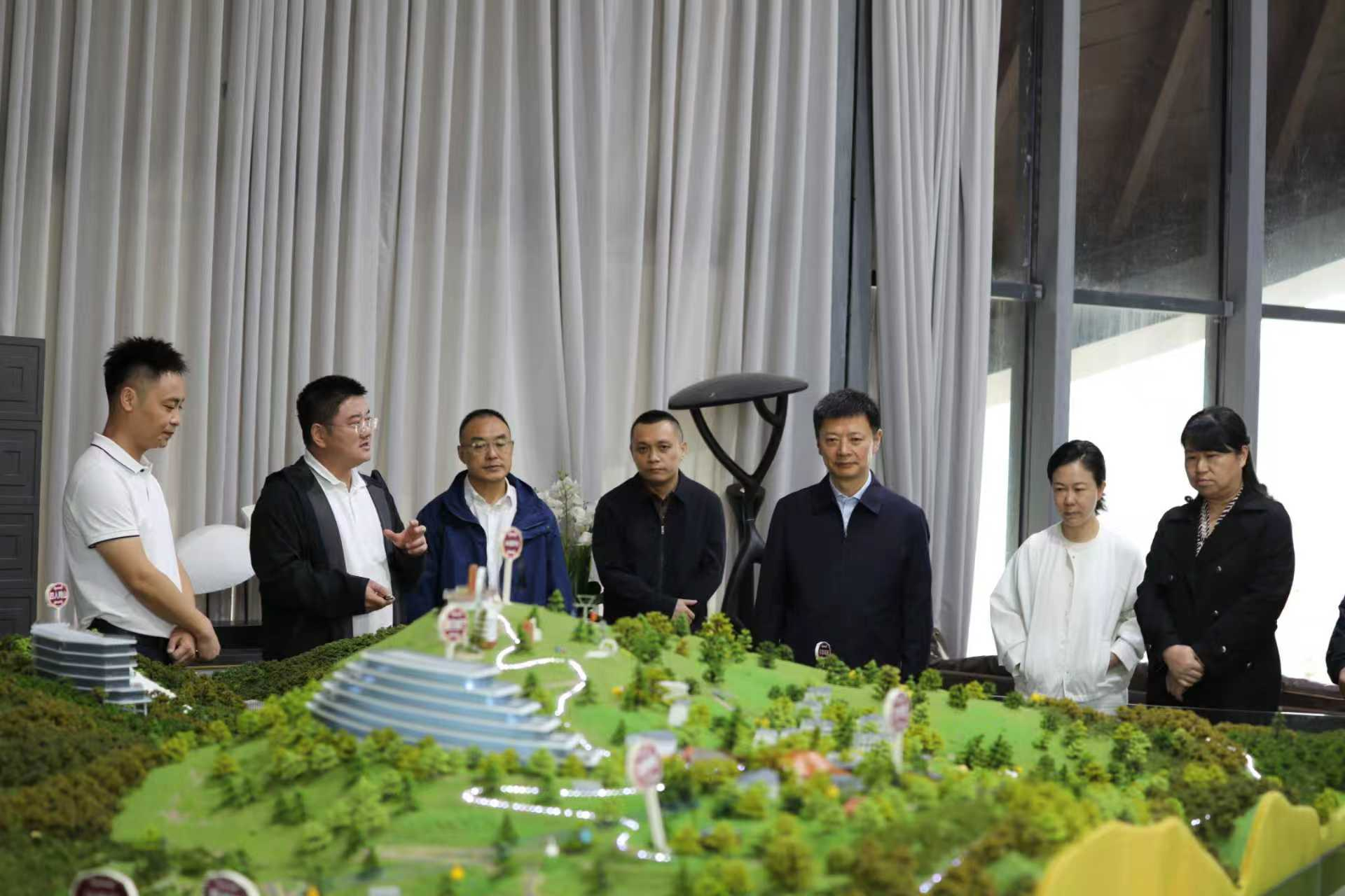 深刻贯彻省委十二届七次全会心灵 共绘高原游览新蓝图——省尊龙集团官网集团与雅安市委、市当局共同前往雅安市牛背山景区发展调研并现场办公